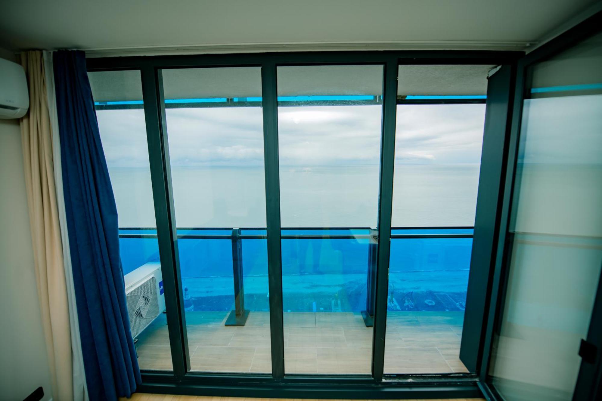 Sea View Apartments In Orbi City Batumi Kültér fotó